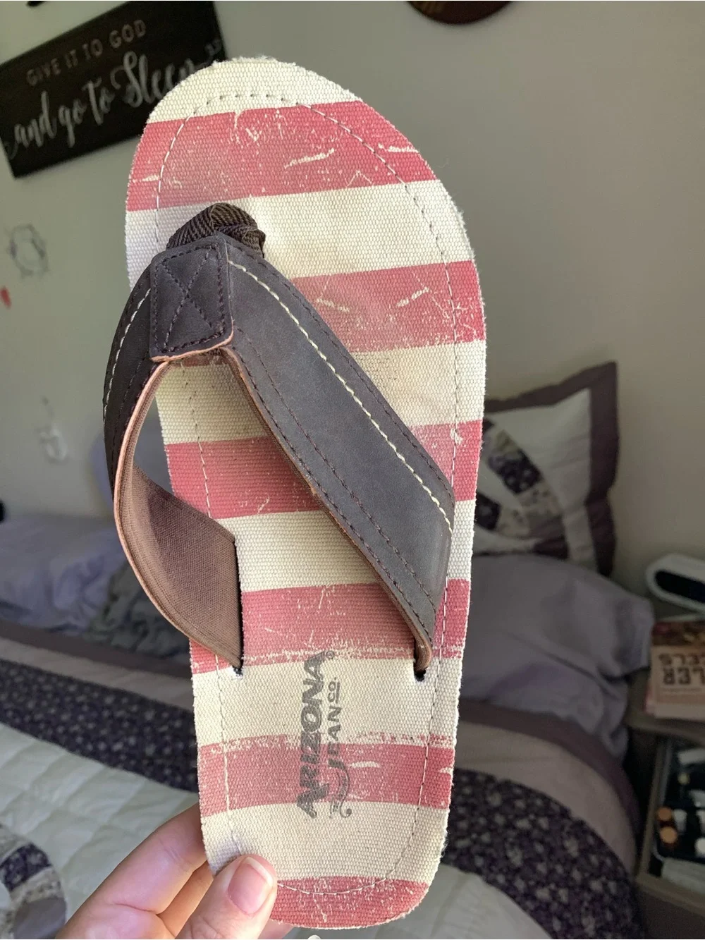 Arizona Jeans Men’s American Flag Flip Flops – Brown Straps